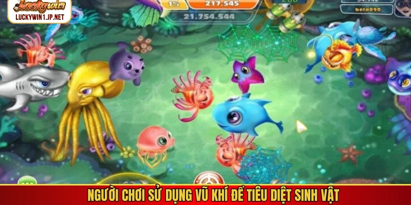 Người chơi sử dụng vũ khí để tiêu diệt sinh vật Người chơi sử dụng vũ khí để tiêu diệt sinh vật